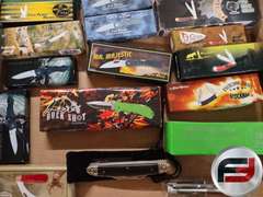 FLAT OF KNIVES, 2 FIXED BLADE, 26 FOLDING