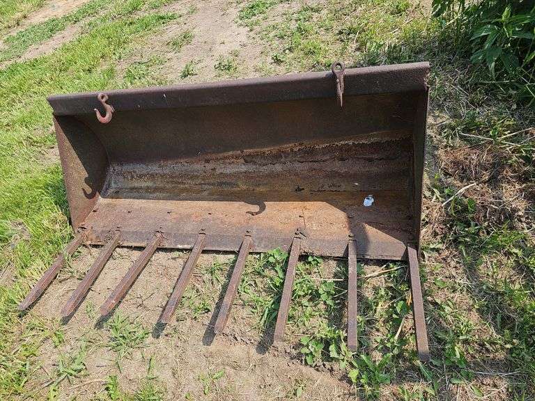 Oliver Tine Manure Bucket for 1610 Loader (rebuilt) Kramer Auction LLC