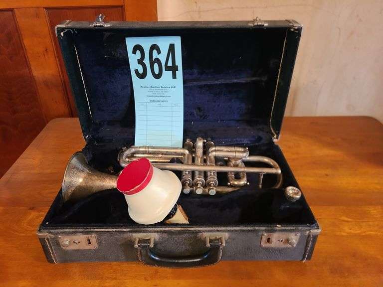 Vintage in case Kramer Auction LLC