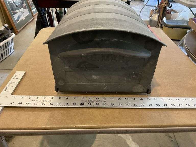 Rubbermaid mailbox Legacy Auction Company