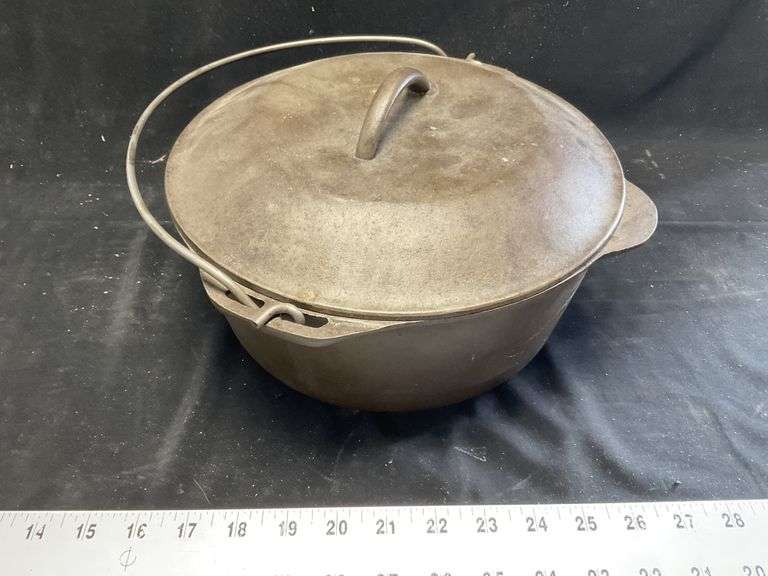 Number eight Dutch oven Legacy Auction Company