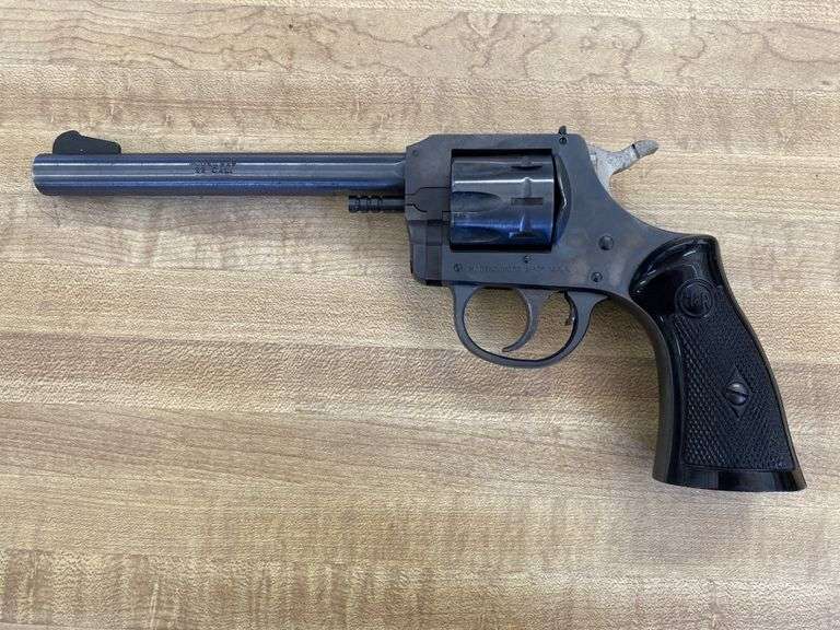 .22 cal H&R model 929 sn ah41068 Legacy Auction Company