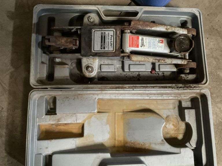 4000 pound hydraulic floor jack Legacy Auction Company