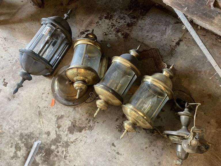 Light fixtures Legacy Auction Company