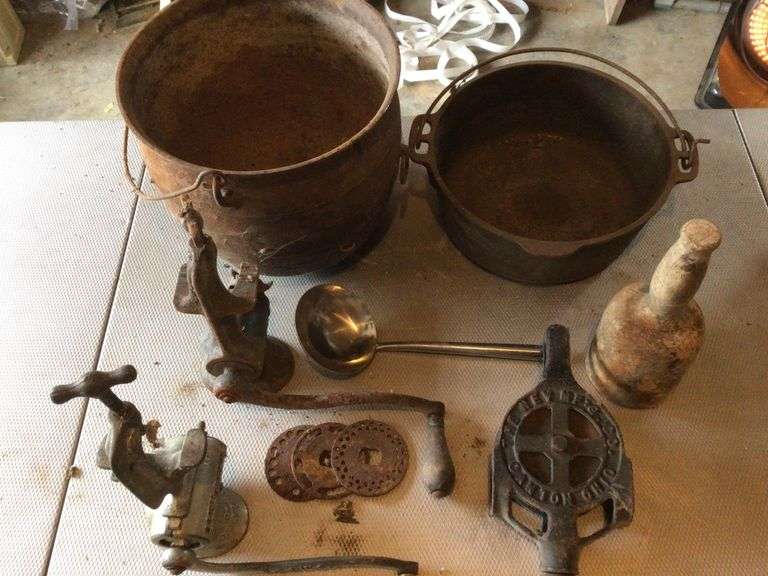 Meat grinders, iron pot, footed iron pot, pulley Legacy Auction Company