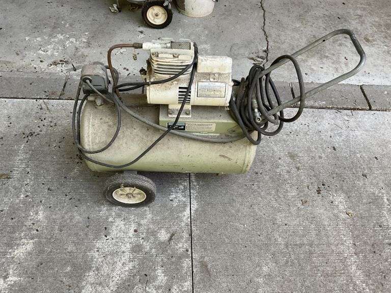 Penncraft 3 gallon portable air compressor Legacy Auction Company