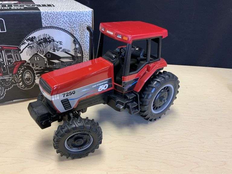Case Ih Ride On Tractor For Kids ERTL Case IH Magnum Seein' Red