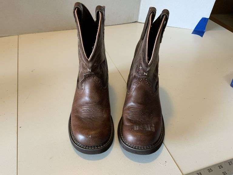Justin boots, size 7b Legacy Auction Company