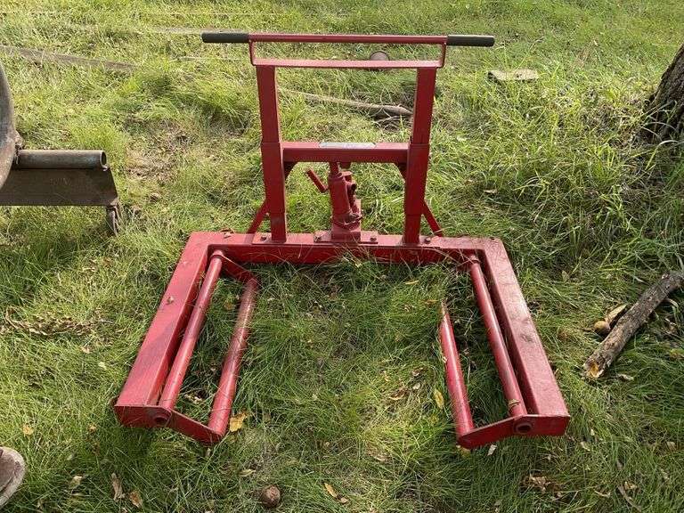 NAPA lift Legacy Auction Company