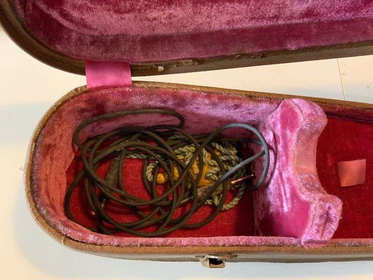 Gibson electric guitar, no strings Legacy Auction Company