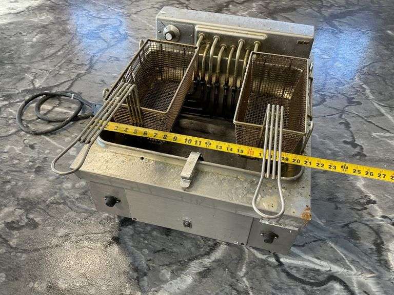 Hobart 220 V fryer Legacy Auction Company