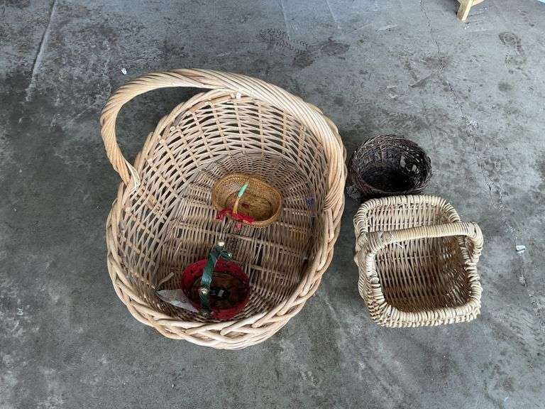 Baskets, various sizes Legacy Auction Company