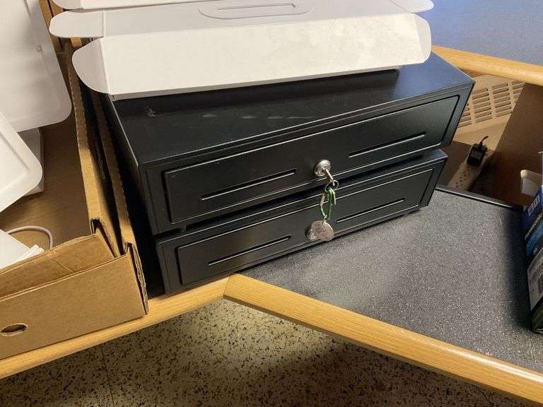 Square cash register system, 2 sets. Ipads not Legacy Auction Company