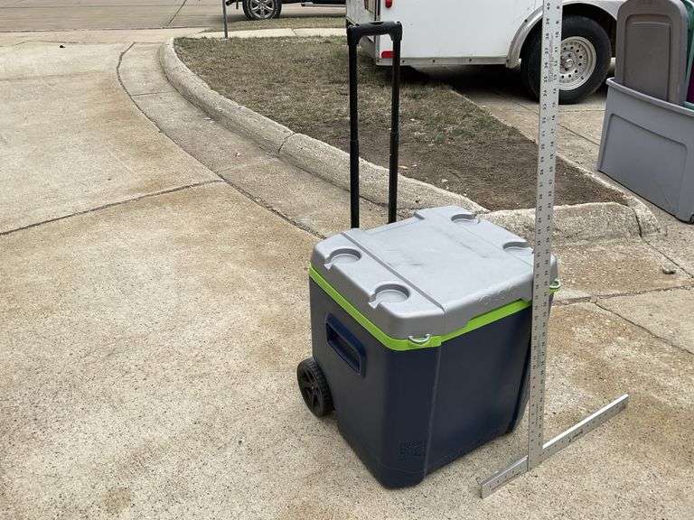 Igloo cooler with wheels and handle Legacy Auction Company