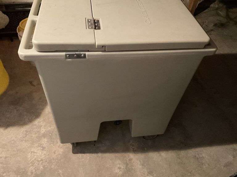 Canbro ice cooler on wheels with drain Legacy Auction Company