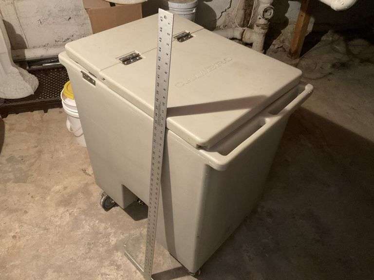 Canbro ice cooler on wheels with drain Legacy Auction Company