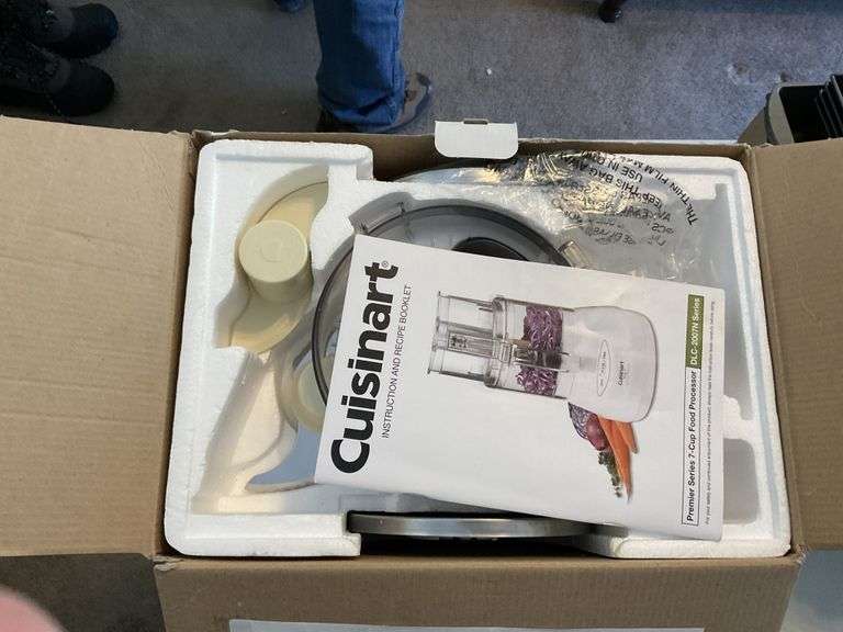 Cuisinart 7 cup food processor Legacy Auction Company
