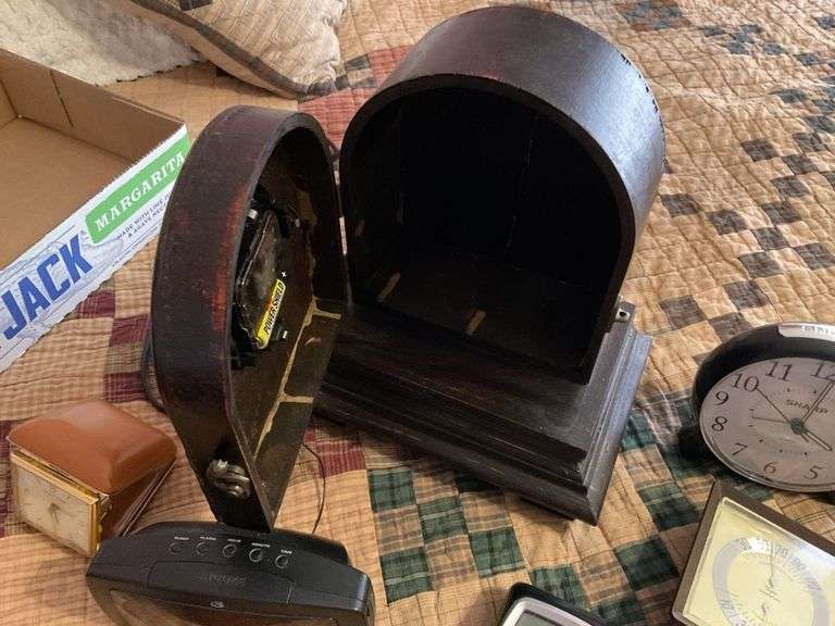 Clocks, alarm clocks etc. Legacy Auction Company