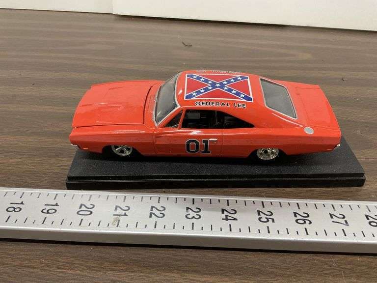 Die cast General Lee car Legacy Auction Company