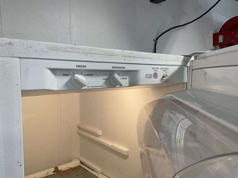 Amana sidebyside w/ water dispenser. Garage Legacy Auction Company