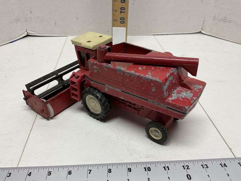 IH AxialFlow combine Legacy Auction Company