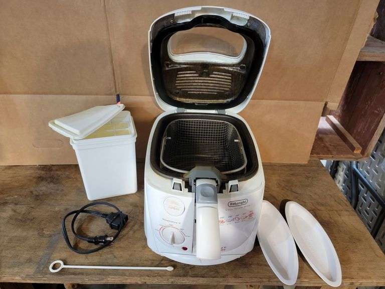 DeLonghi Deep Fryer With Basket. Easy To Drain Legacy Auction Company