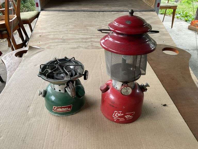 Coleman lantern, base Legacy Auction Company