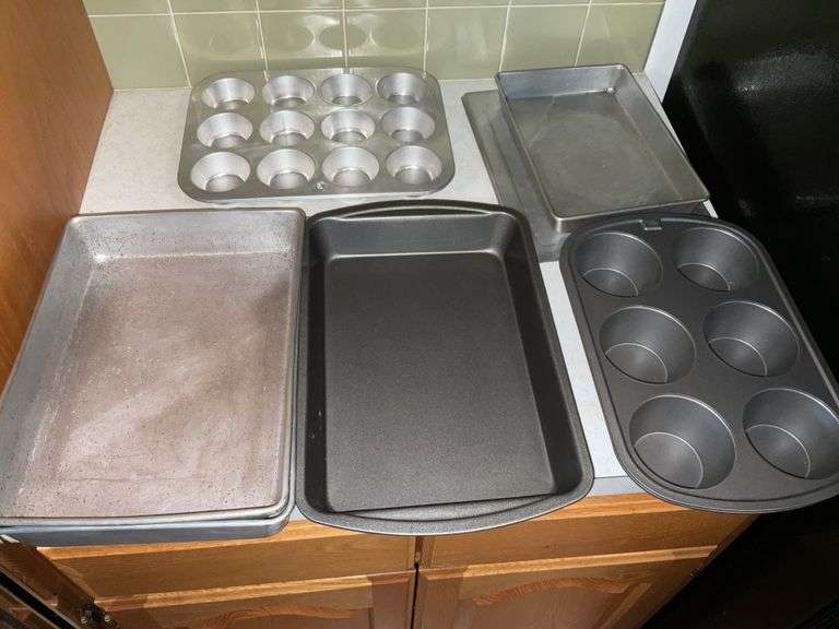 Baking pans Legacy Auction Company