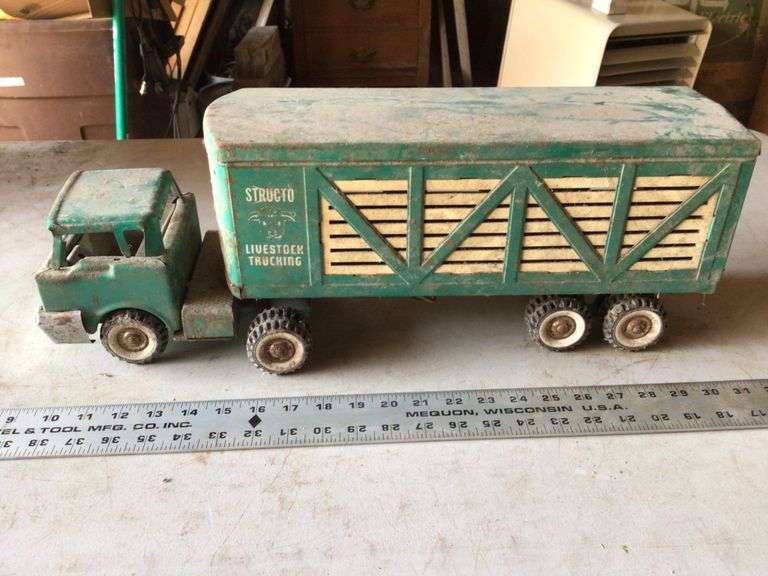 Structo livestock truck and trailer Legacy Auction Company