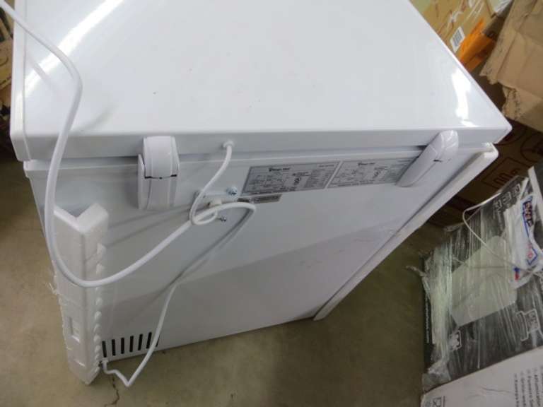 5 CUBIC FOOT CHEST FREEZER Lambrecht Auction, Inc.