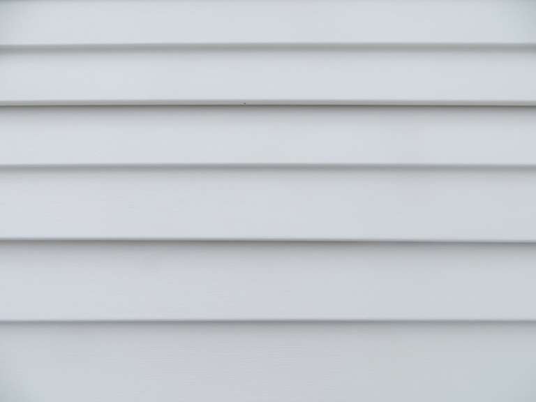 Bone Dutchlap Vinyl Siding 16' *SEE DESC Lambrecht Auction, Inc.