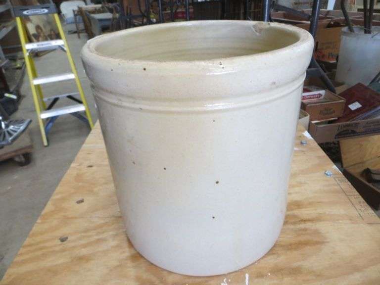 Western Pottery Co. 4 Gallon Crock Lambrecht Auction, Inc.