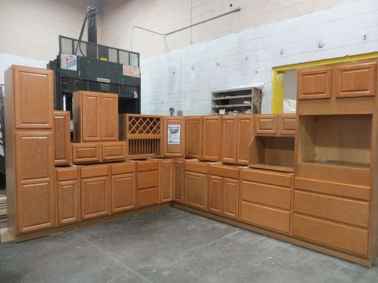Regal Oak Kitchen Set 12' x 15' Lambrecht Auction, Inc.