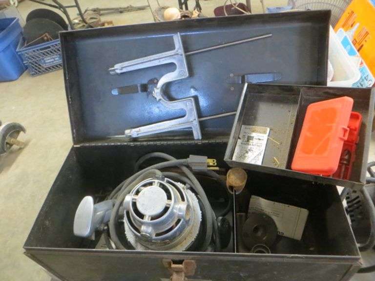 Craftsman 1HP Router with Case and a Few Bits Lambrecht Auction, Inc.