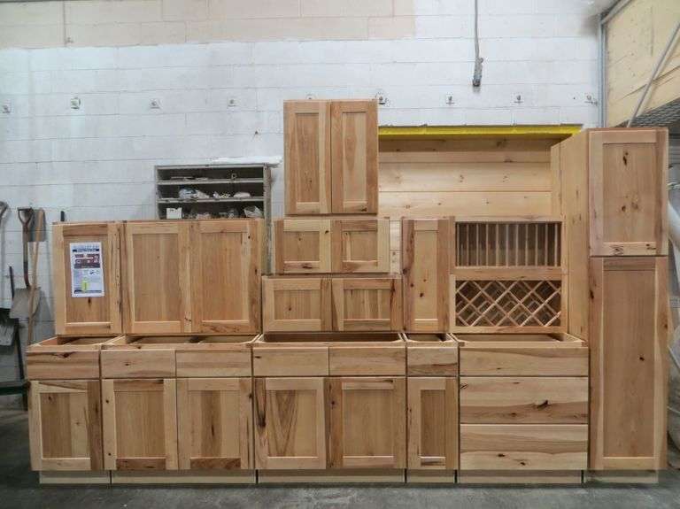 Hickory Shaker Kitchen Cabinet Set 20' - Lambrecht Auction, Inc.