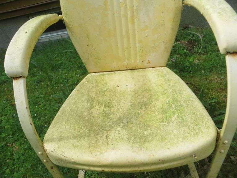 Pair of Metal Lawn Chairs Lambrecht Auction, Inc.