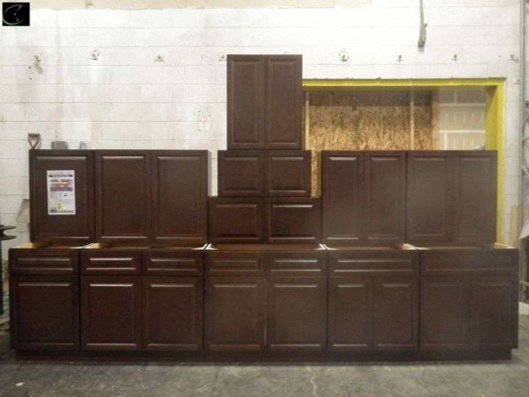 Richmond Auburn Kitchen Cabinet Set 20' - Lambrecht Auction, Inc.