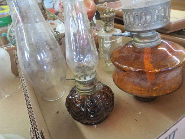 Kerosene Lamps & Globes Lambrecht Auction, Inc.