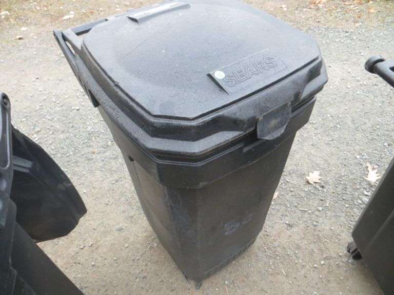 Perma Lid Rolling Trash Can Lambrecht Auction, Inc.