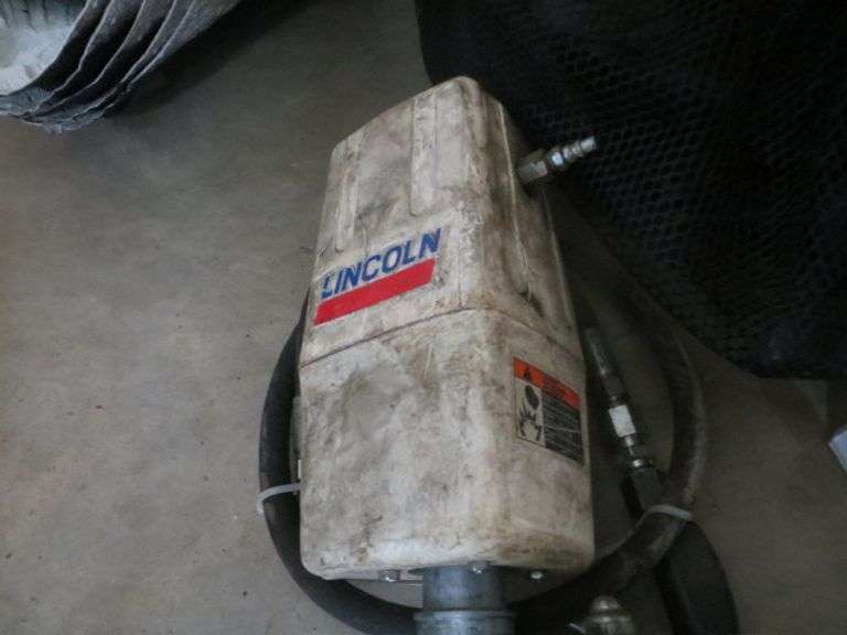 Lincoln Air Operated Oil Pumps Lambrecht Auction, Inc.