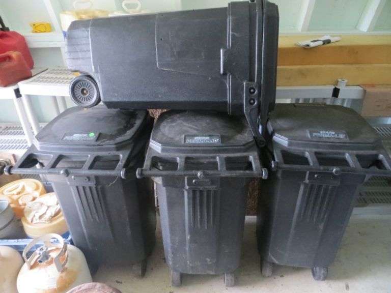 Perma Lid Rolling Trash Cans 4x Lambrecht Auction, Inc.