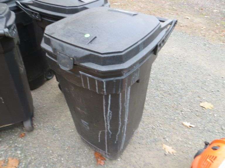 Perma Lid Rolling Trash Can Lambrecht Auction, Inc.