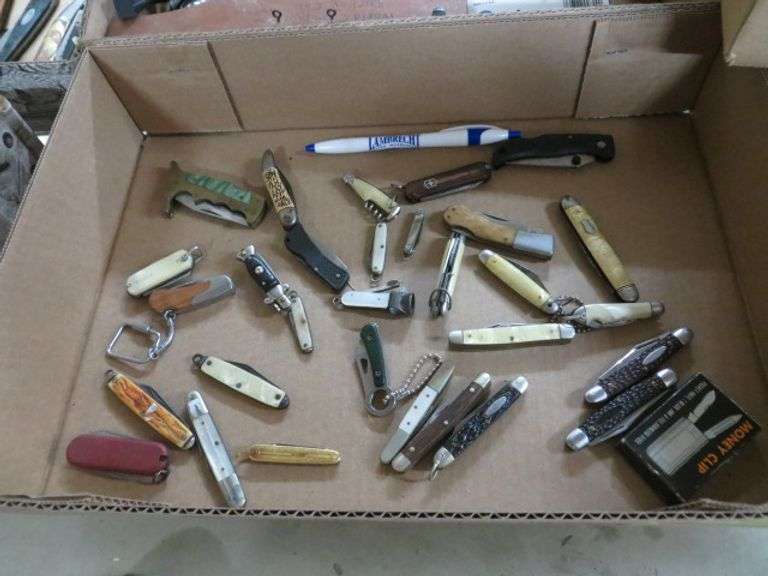 Small Jack Knives Assorted Older & Modern Lambrecht Auction, Inc.