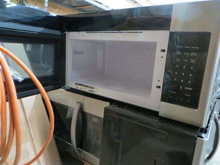 Frigidaire Microwaves (6) None Work AS IS Lambrecht Auction, Inc.
