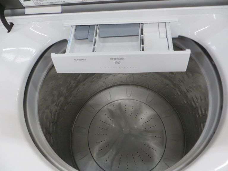 Maytag 4.8cu ft Top Load Washer with Deep Fill White Lambrecht