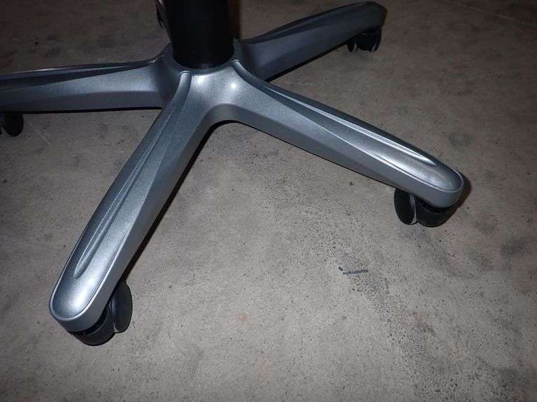 Serta Model 47951 Memory Foam Chair Lambrecht Auction, Inc.