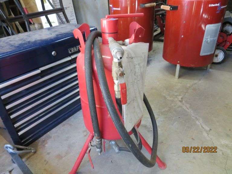 Central Pneumatic Sand Blaster Lambrecht Auction, Inc.