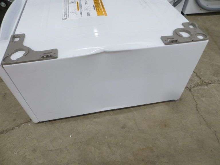 LG Pedestal In White Model WDP4W Lambrecht Auction, Inc.