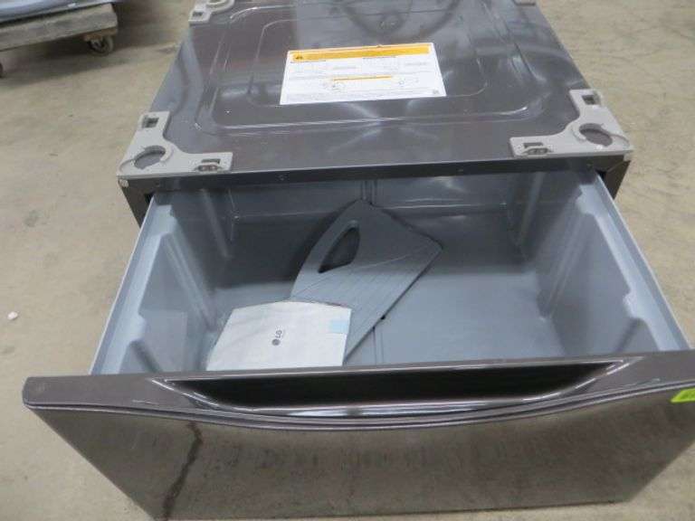 LG Pedestal In Black Steel Model WDP4B Lambrecht Auction, Inc.