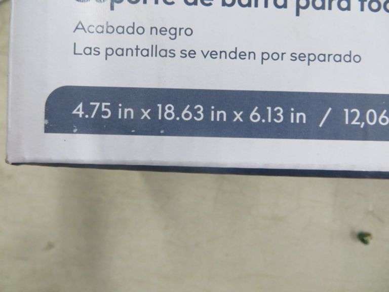3 Light vanity Bar Fitter Lambrecht Auction, Inc.
